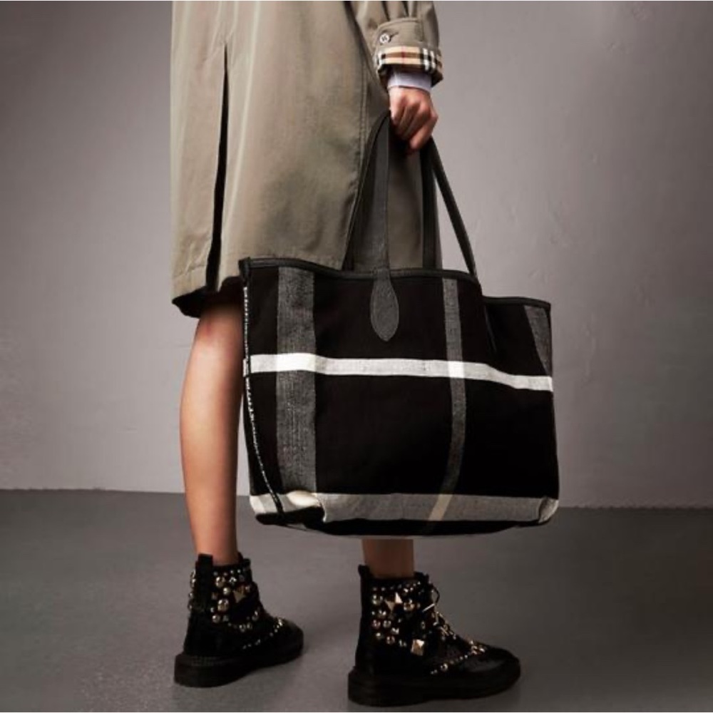 Burberry Doodle Reversible Black canvas leather - Picture 2 of 11